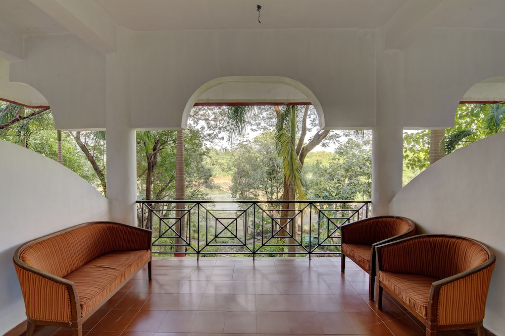 HOTEL KHANVEL RESORT 25/50