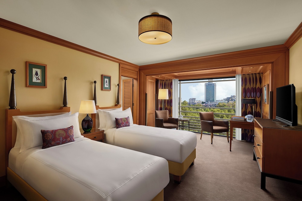 DELUXE, TWIN BEDS, PARTIAL SEA VIEW