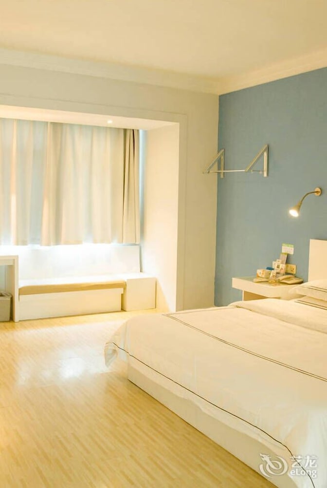 Days Inn by Wyndham Yueyang Train Station 32/56