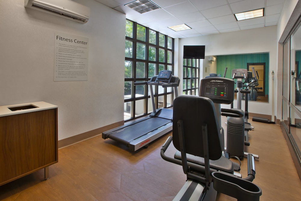 Holiday Inn Express Hotel And Suites Cincinnati Northeast Milford 31/49
