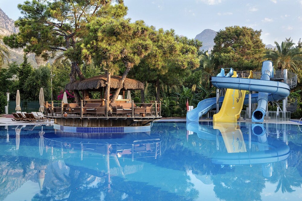 Catamaran Resort Hotel 13/71
