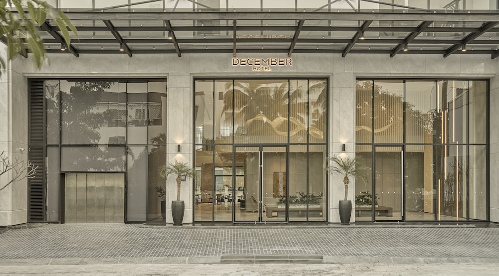 December Hotel 1/50