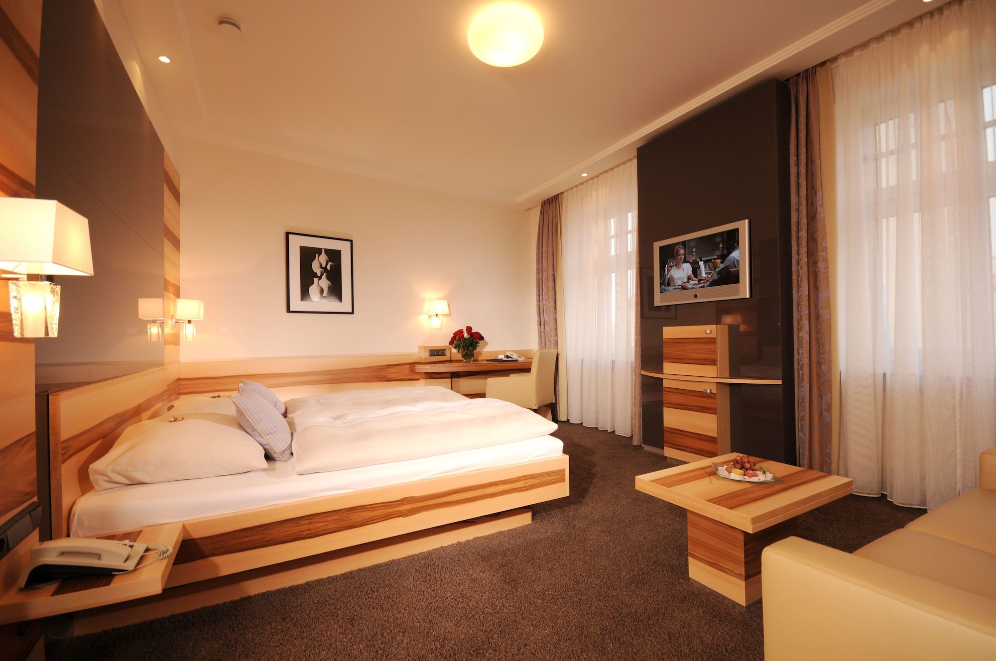 DELUXE, DOUBLE BED