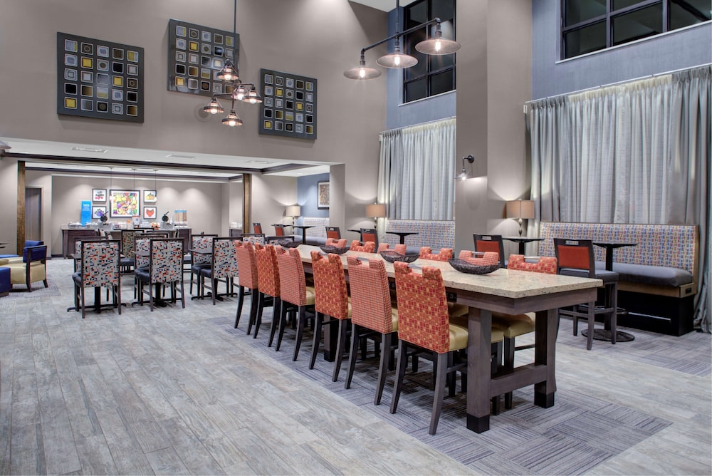 Hampton Inn And Suites Columbus Scioto Downs 28/40