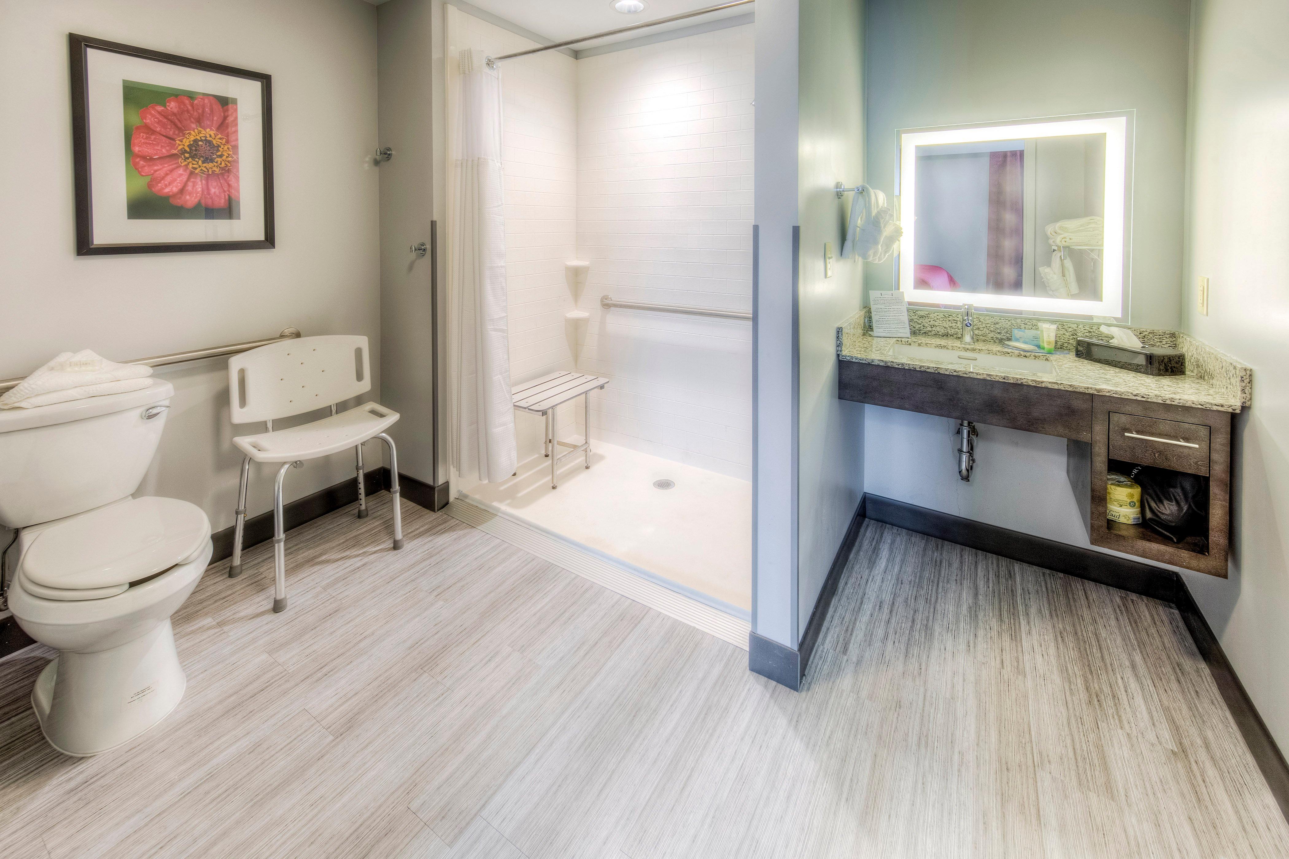 استوديو بسرير كينج لذوي الإعاقة، STAYBRIDGE SUITES UNIVERSITY AREA OSU 3/4