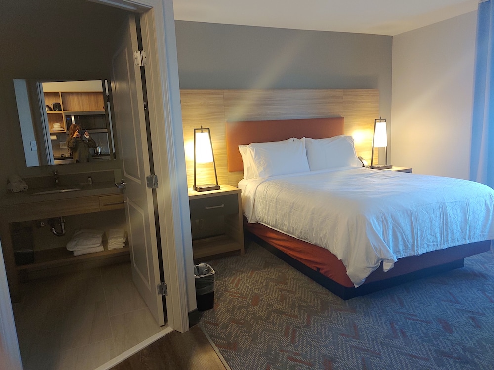 Candlewood Suites Columbia, an IHG Hotel 8/40