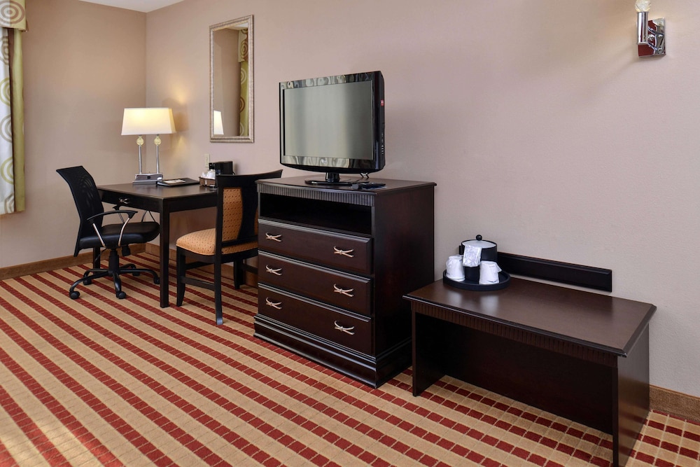 Hampton Inn Clarion 30/31
