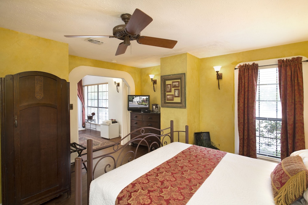 The Lakehouse Bed & Breakfast 6/46