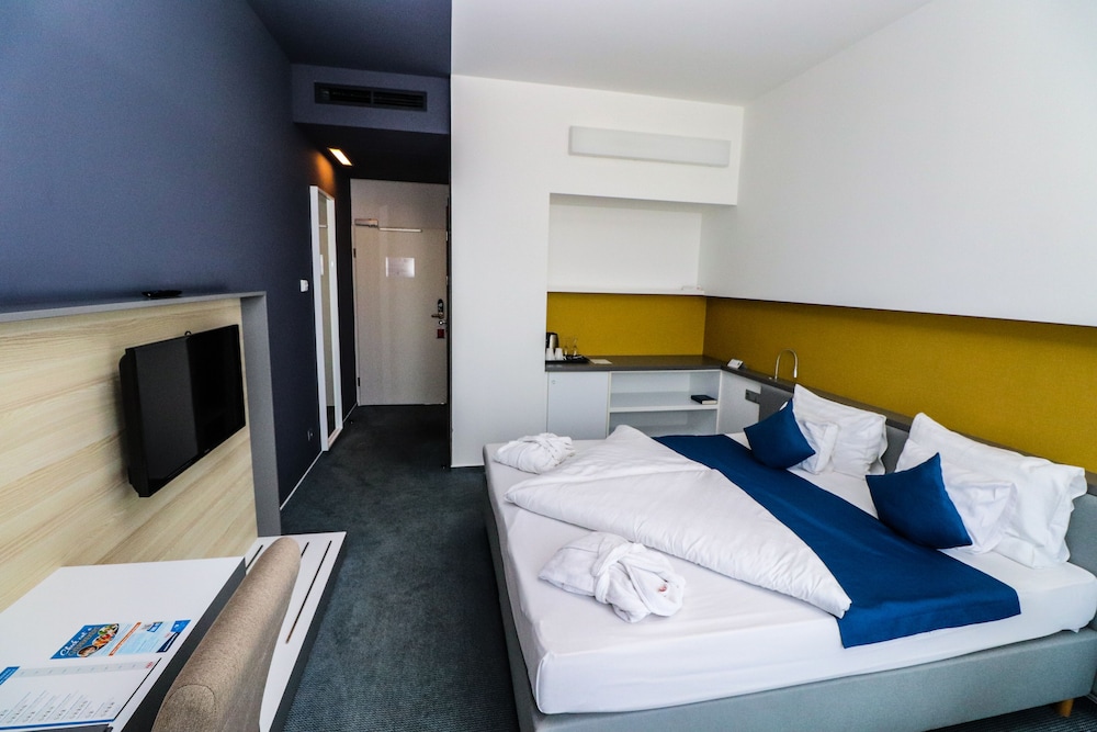 Hotel Yacht Wellness & Business 12/50