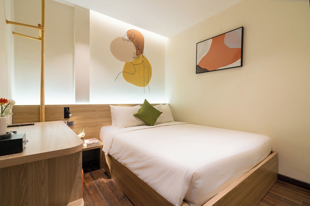 SUPERIOR, KING BED