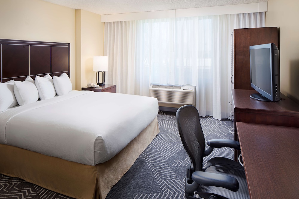 DoubleTree by Hilton Los Angeles - Commerce 3/43