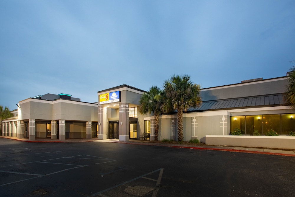 Days Inn By Wyndham Mobile I-65 4/25