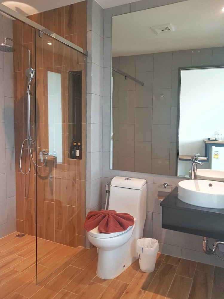 Atom Phuket Hotel -SHA Plus 49/50