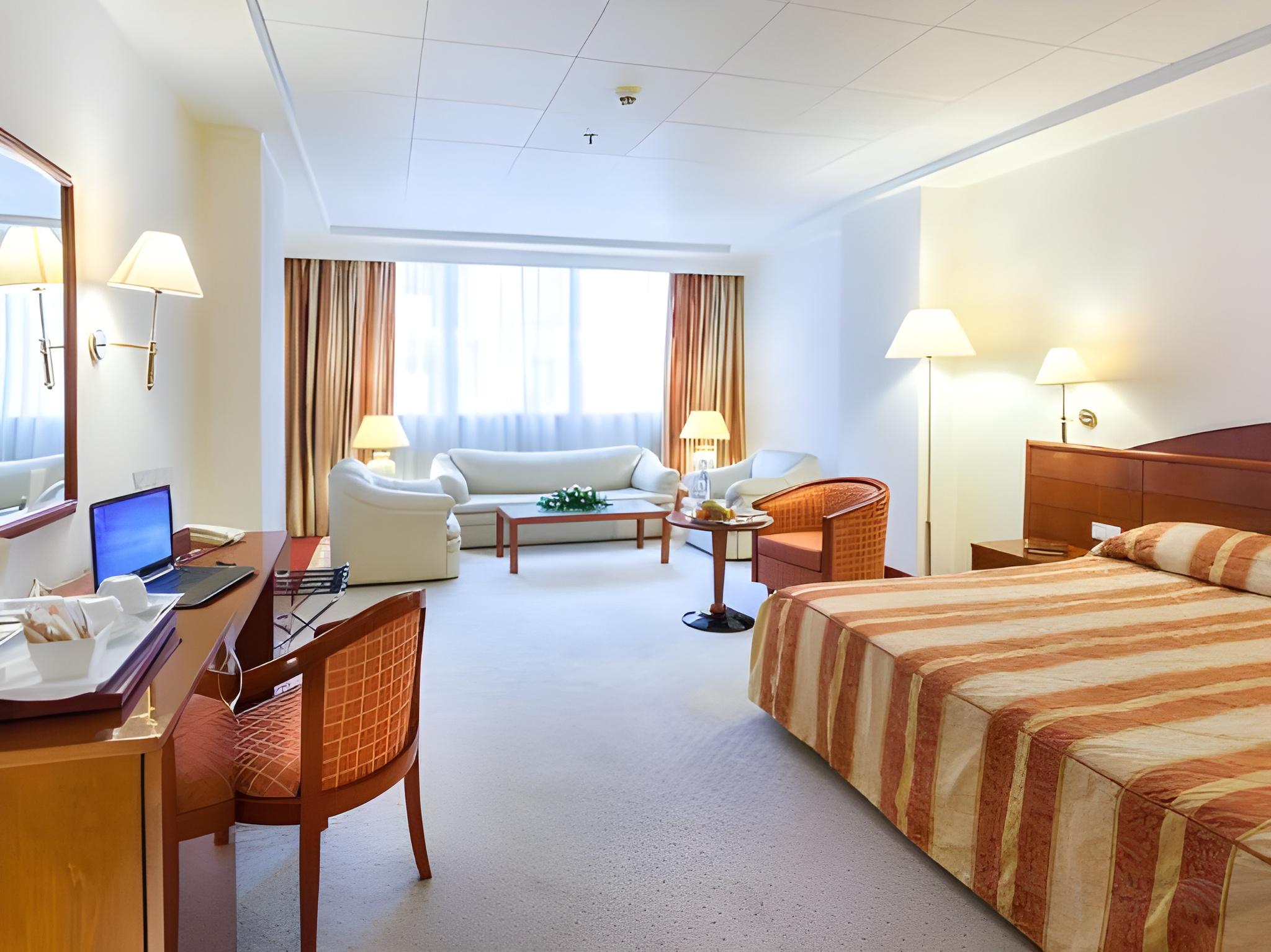 Ambassador, Suite