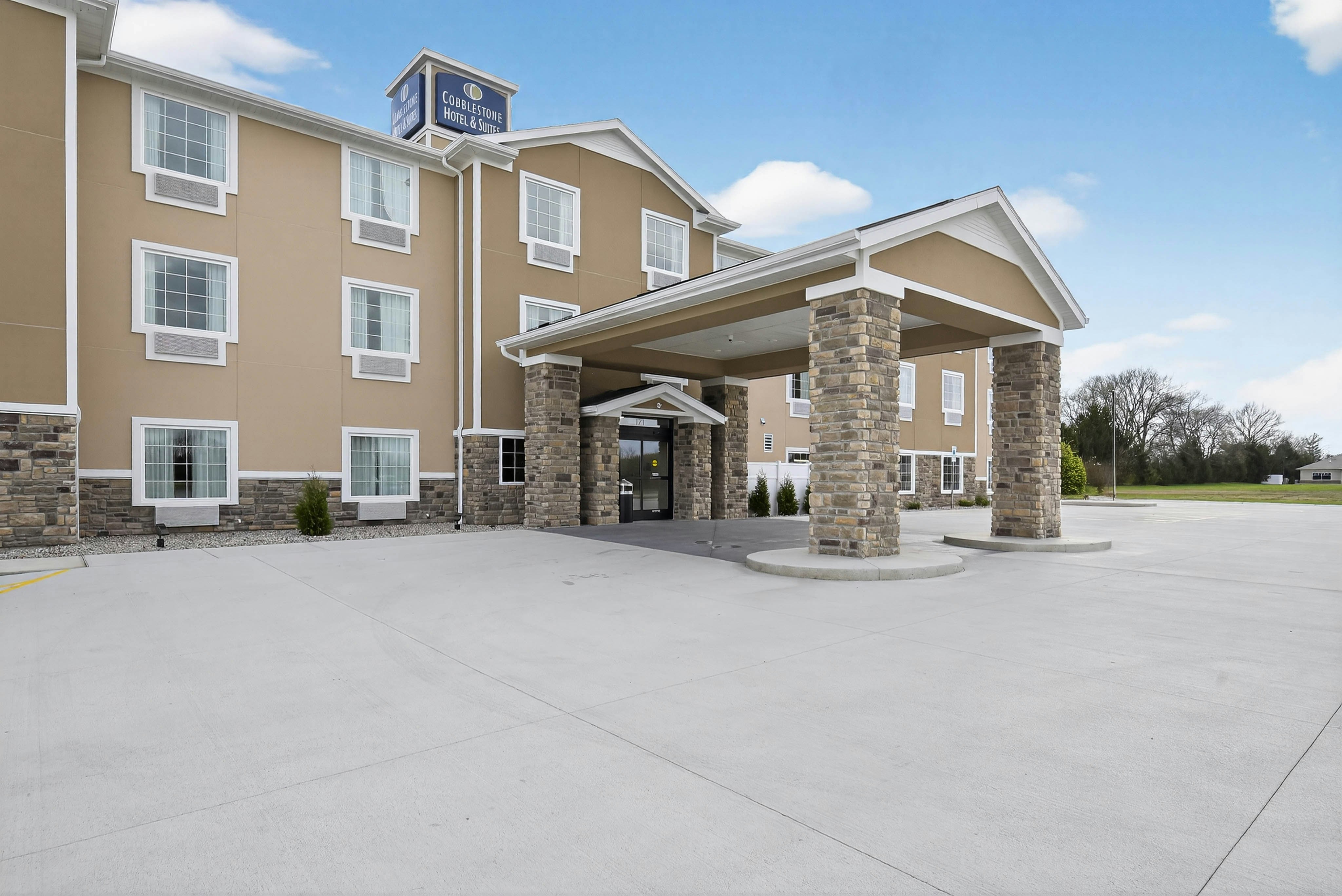 Cobblestone Hotel & Suites - Eaton, OH 41/50