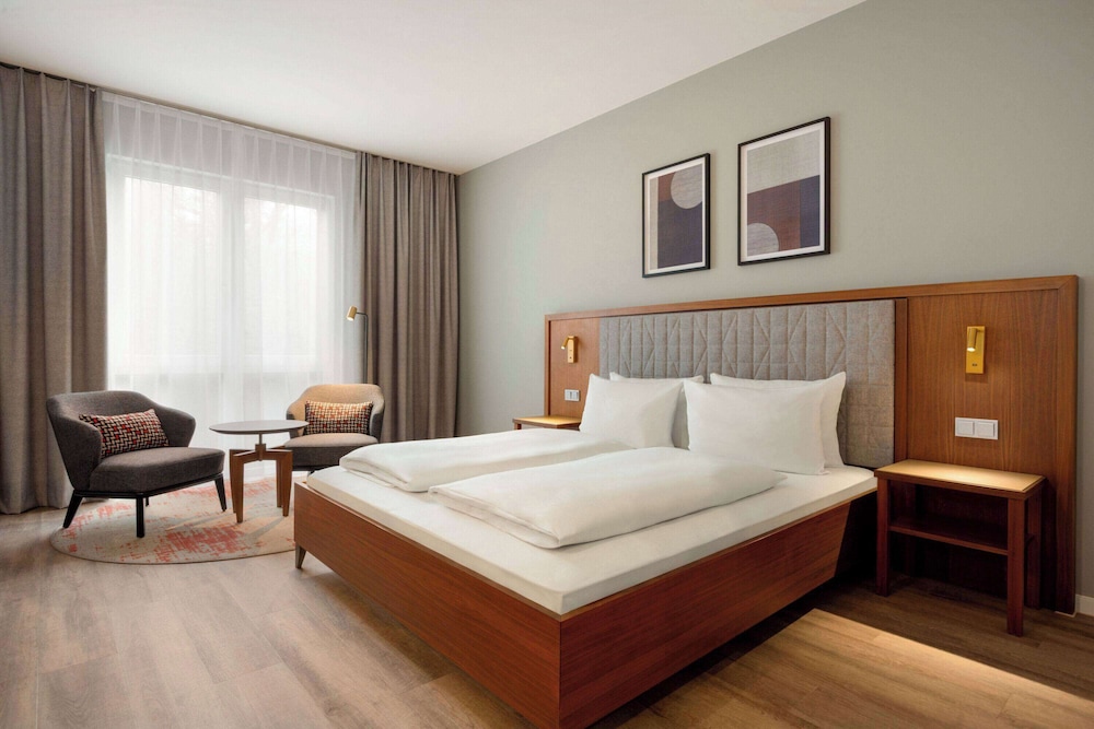 BUSINESS, DOUBLE BED