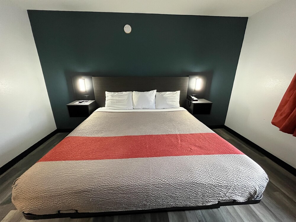 Studio6 Suites Urbana, IL 16/26