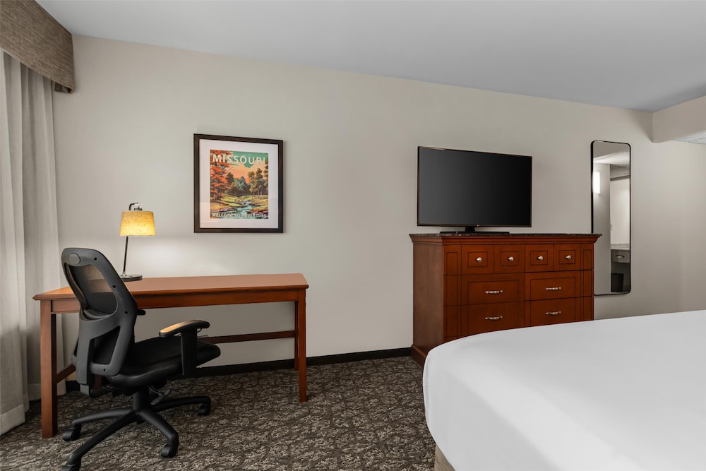 Drury Inn and Suites Creve Coeur St Louis 34/43