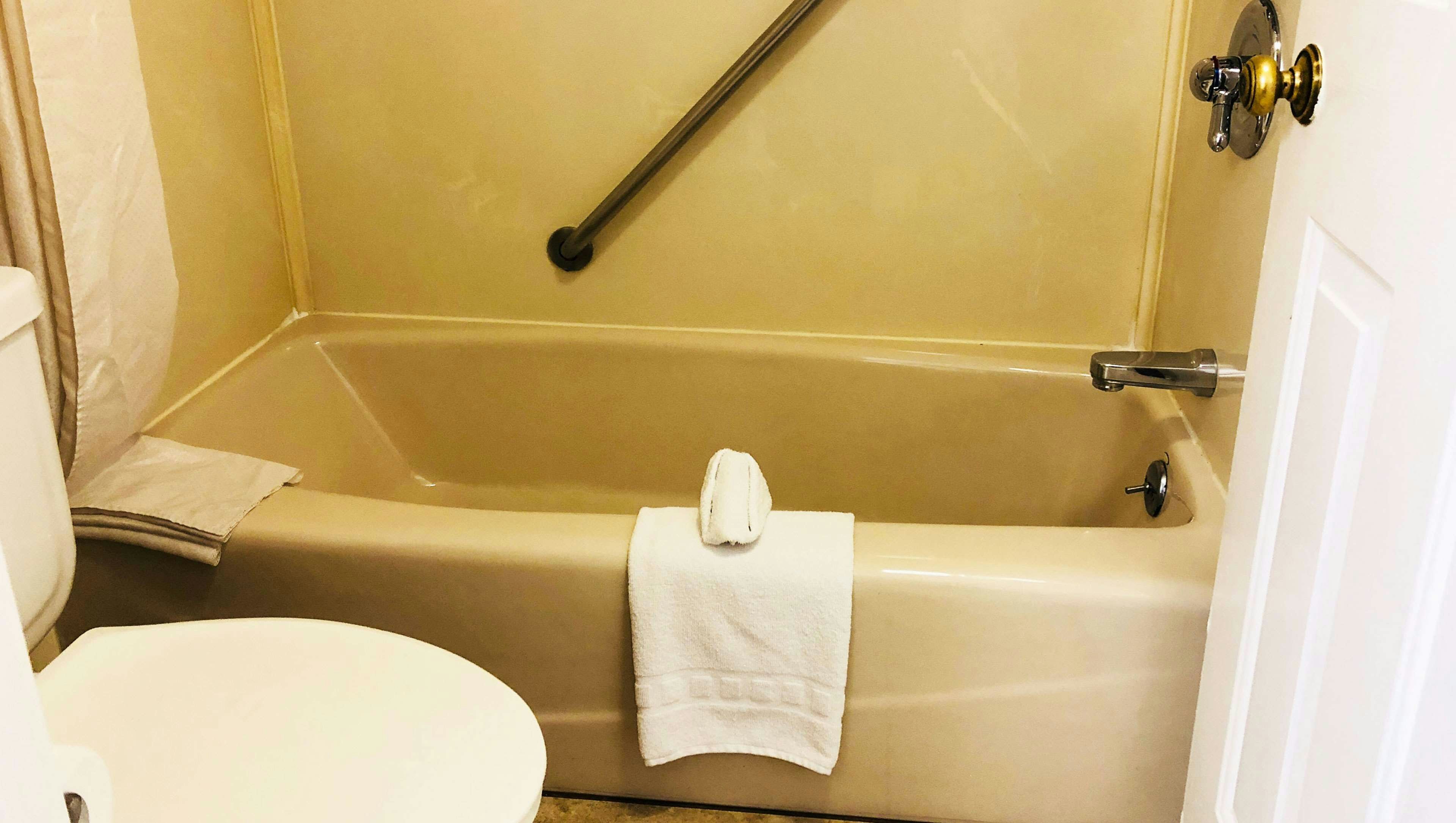 Dynasty Suites Hotel Riverside 50/50