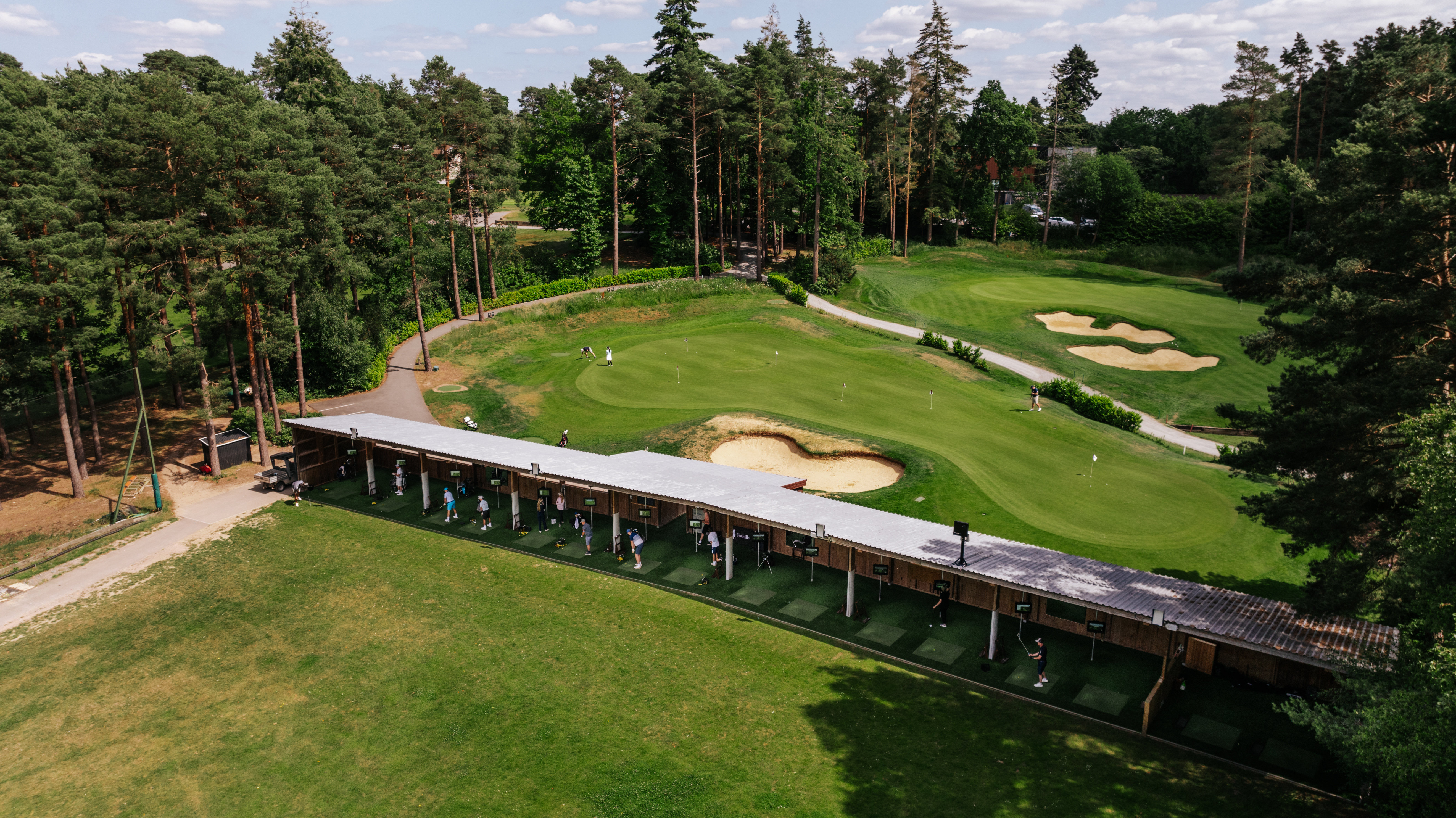 FOXHILLS CLUB AND RESORT WOKING 31/35