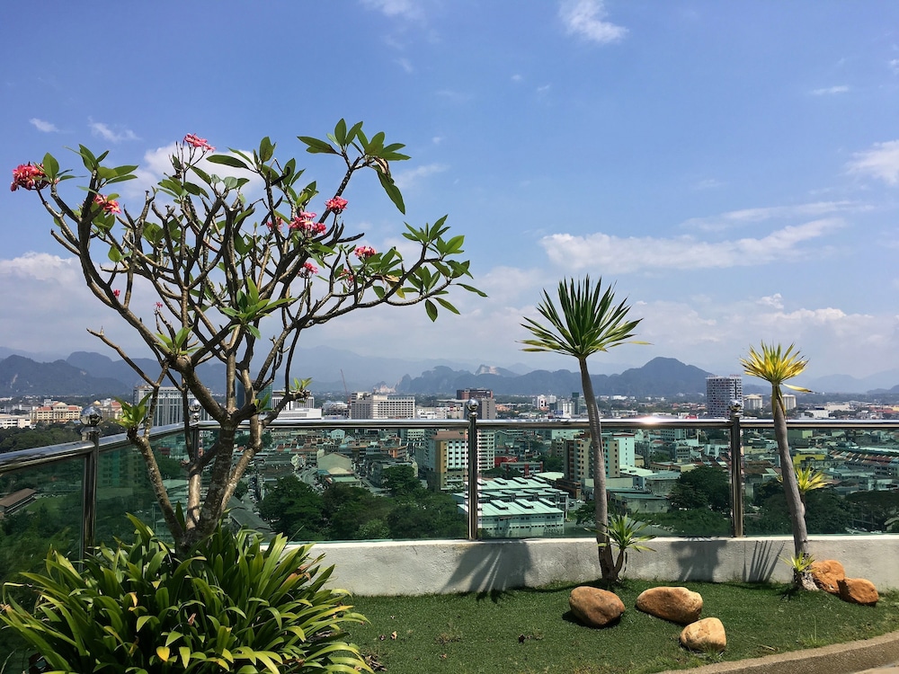 Kinta Riverfront Hotel And Suites 56/63