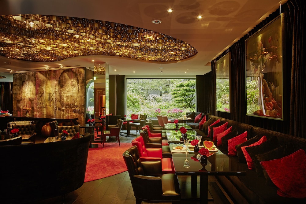 Savoy Hotel 25/33