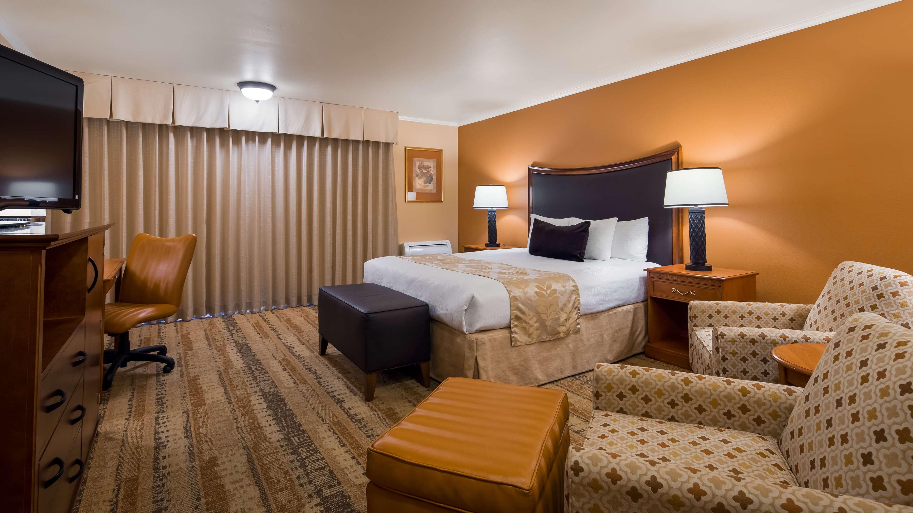 غرفة كبيرة بسرير كينج بشرفة، Best Western Plus Royal Oak Hotel 3/7