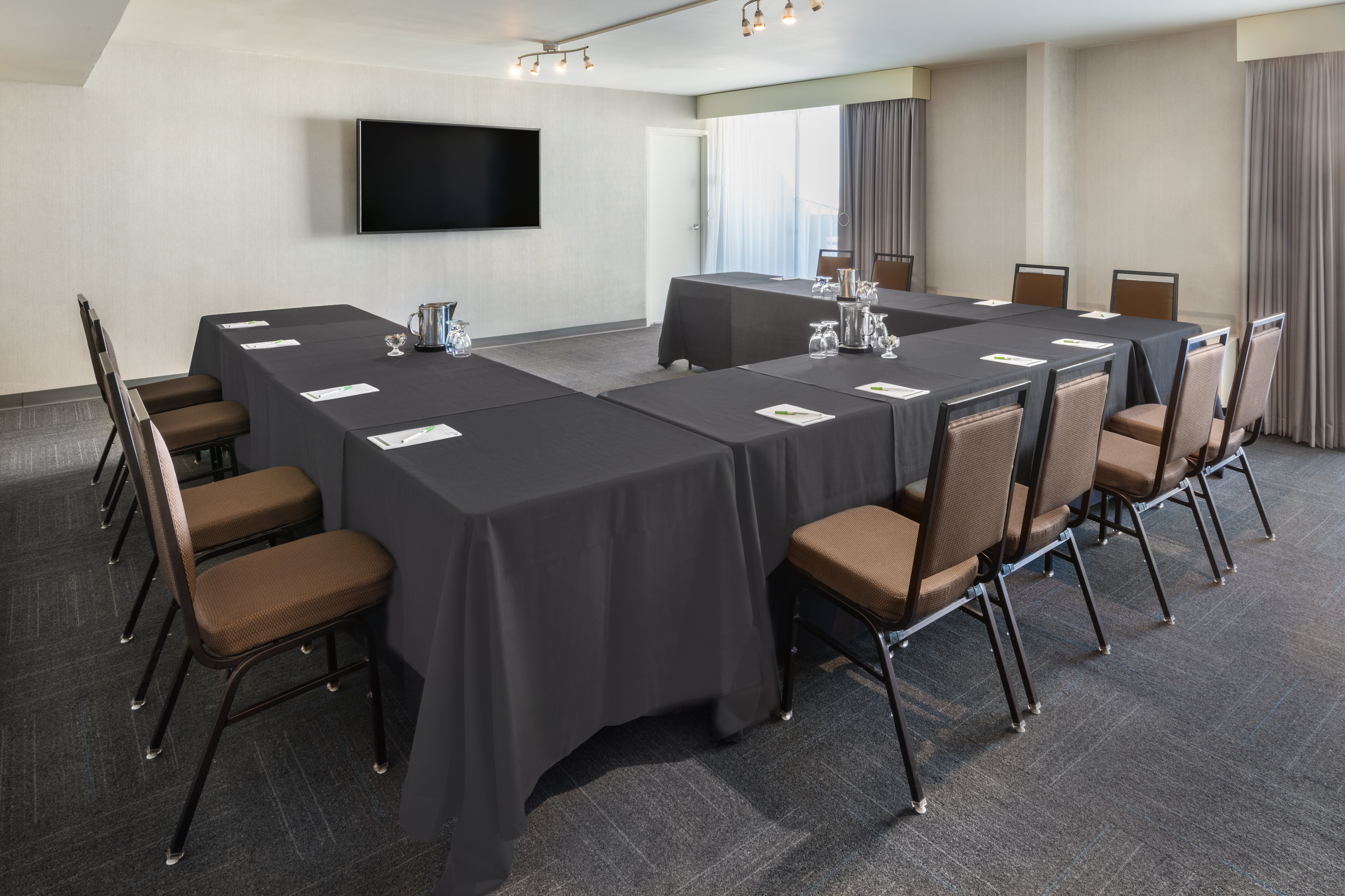 Holiday Inn Denver East Stapleton 56/67