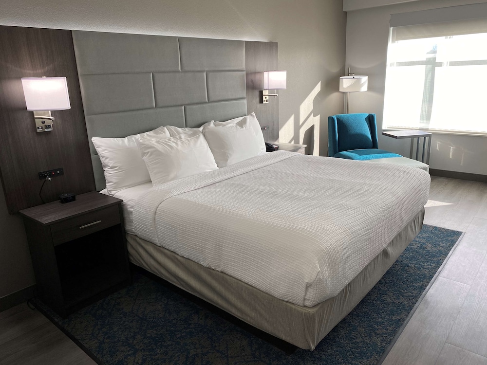 Executive Residency Antioch Inn 8/43