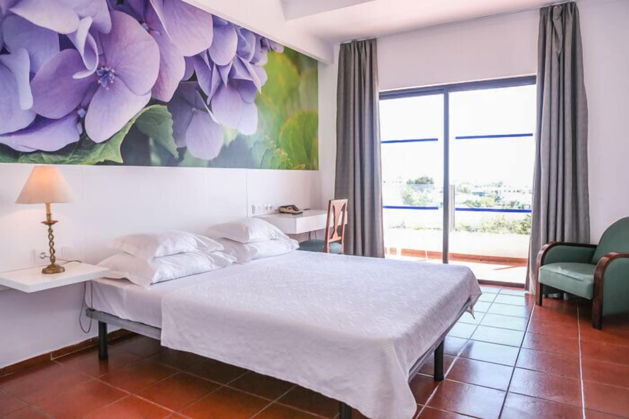 ROOM, TRIPLE, POOL VIEW