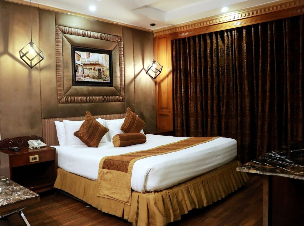 Hilton Suites 24/67
