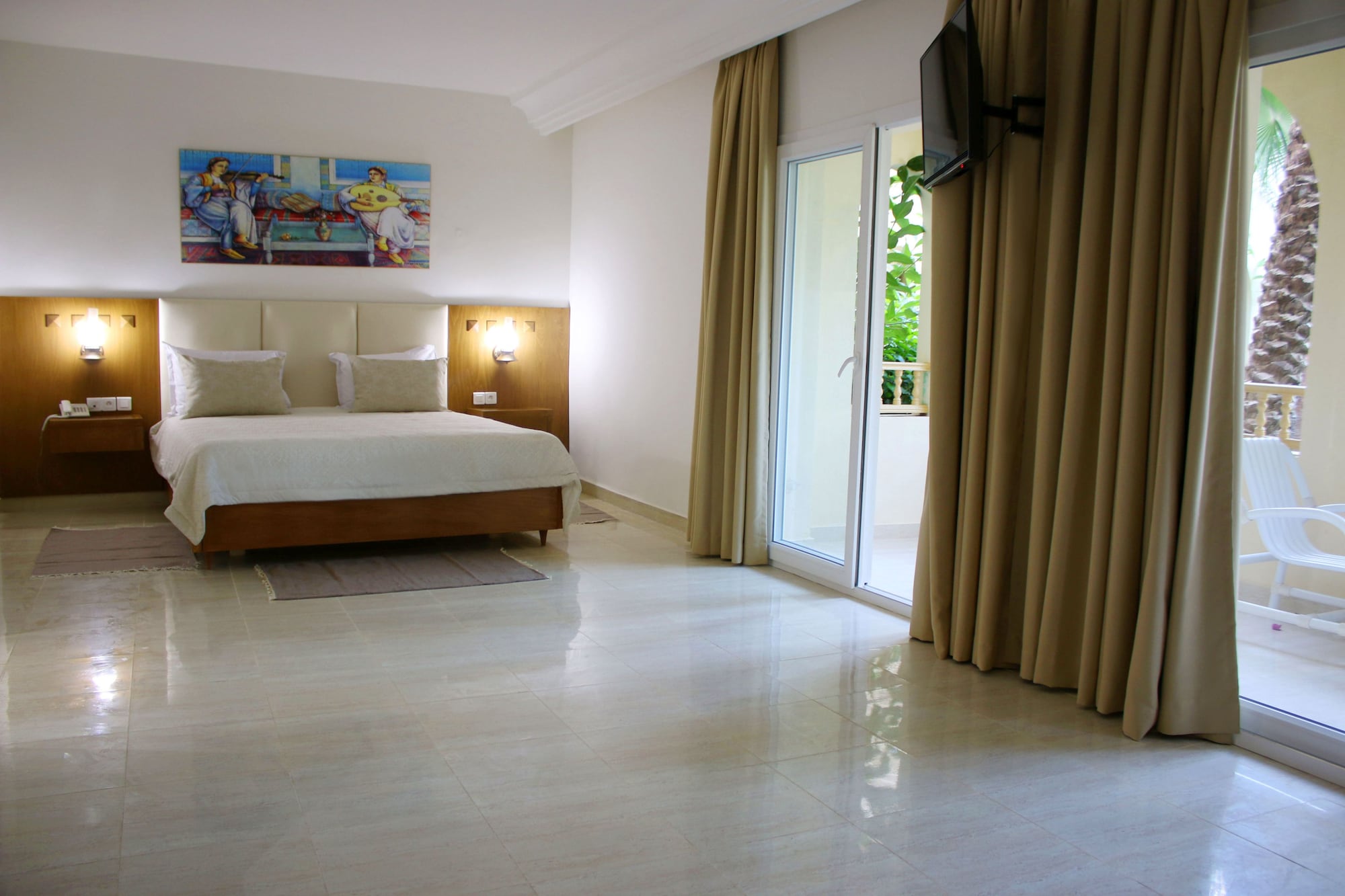 EXECUTIVE, SUITE
