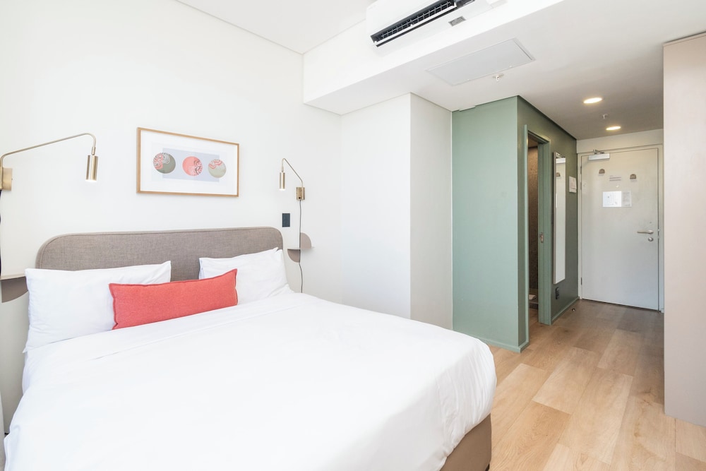 Habitat Aparthotel by Totalstay 18/55