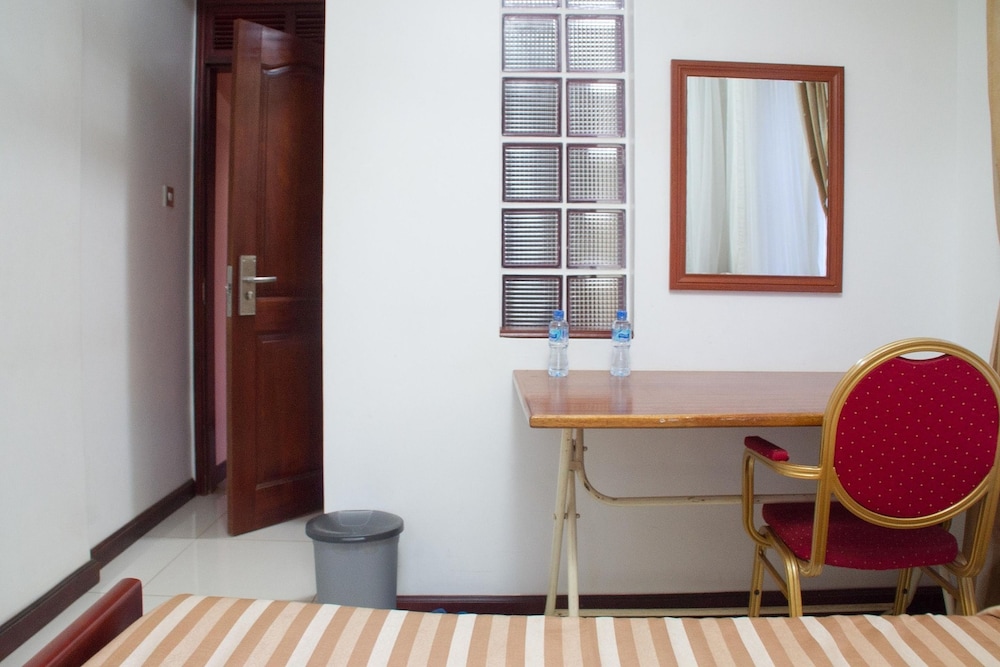Sheron Hotel 31/51