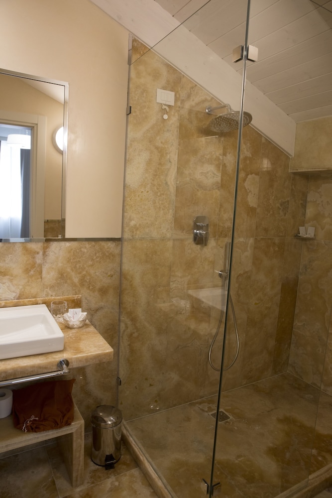 Boutique Hotel Enia 46/50
