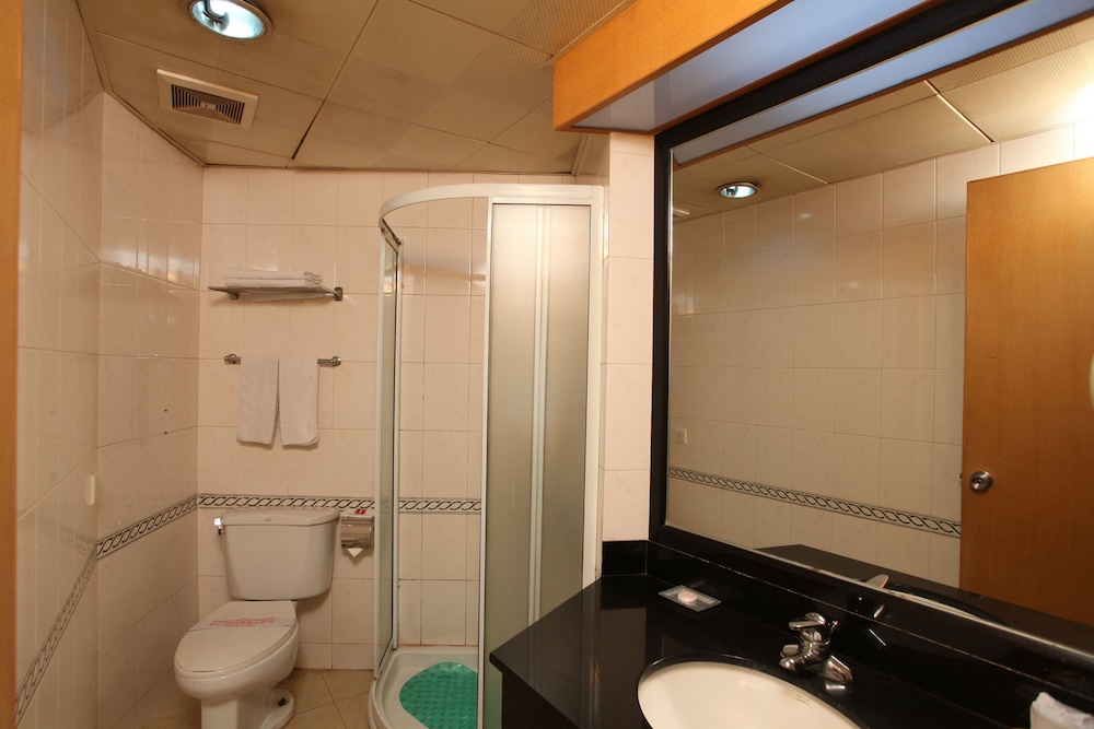Xinhua Hotel 59/63