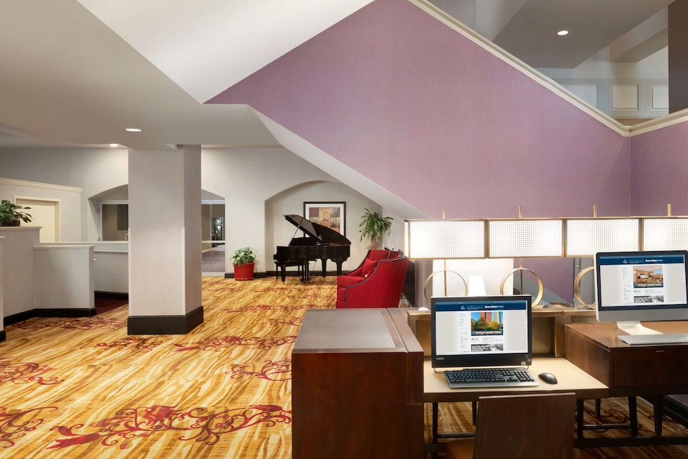 Hilton Fort Wayne At The Grand Wayne Convention Center 50/72