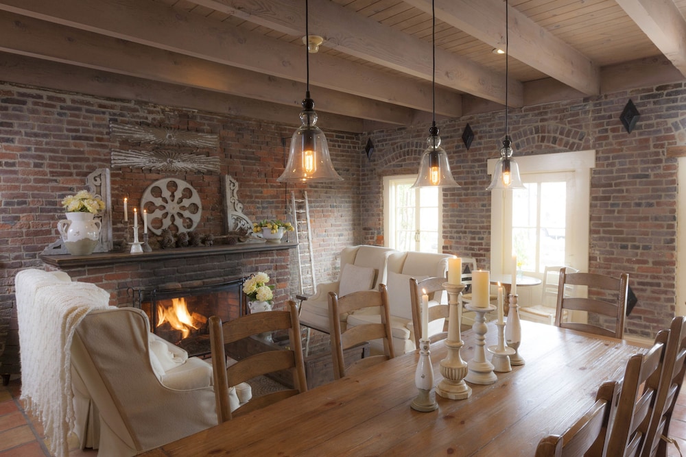 Maison Fleurie, A Four Sisters Inn 27/56