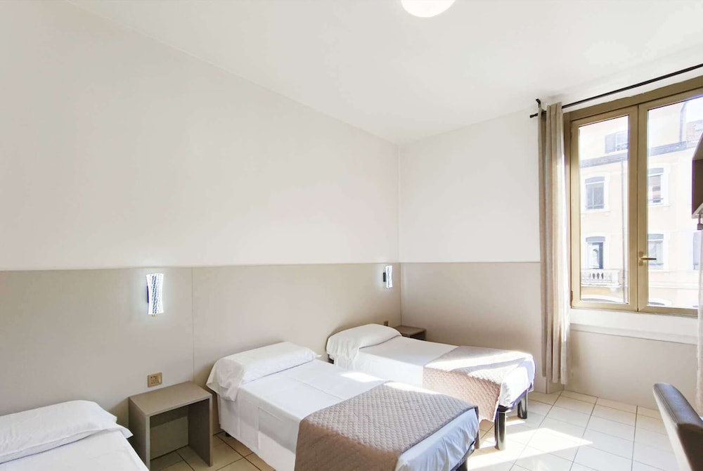 Hotel Mondial 23/55