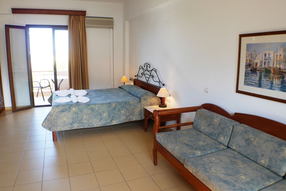 Areti Aparthotel 42/75