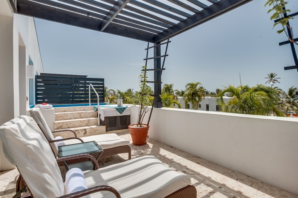 Las Terrazas Resort And Residences 36/77