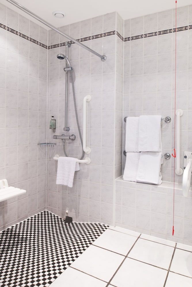Holiday Inn Express Liverpool Royal Albert Dock 29/76