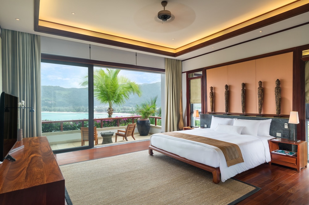 3 BEDROOMS, SUITE, TERRACE