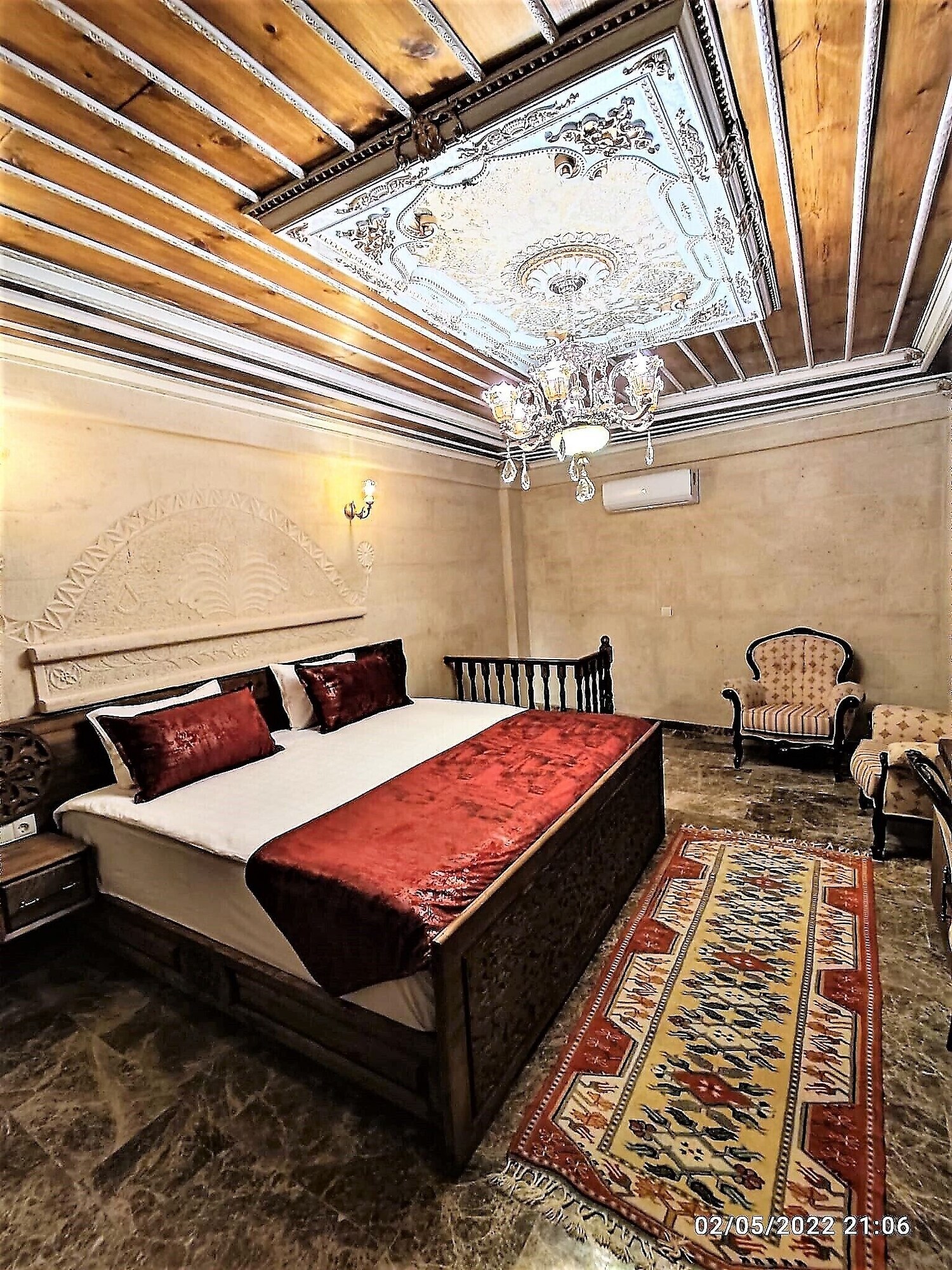 Red Pool, Suite, King Bed, Hot Tub