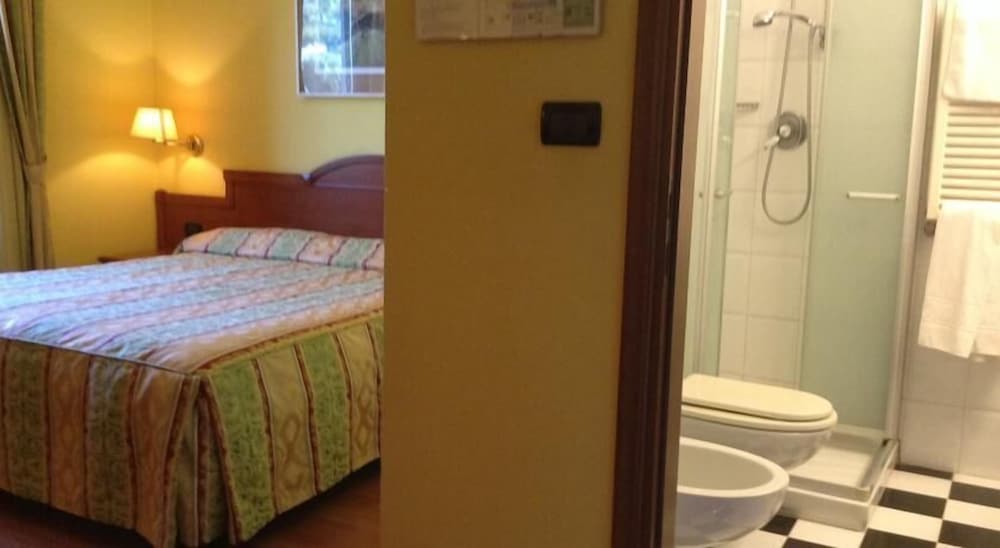 Hotel Cinzia 18/50