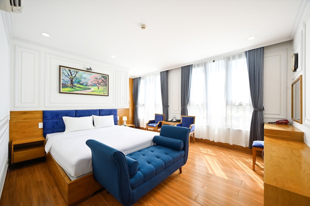 Vivian Hotel 8/19