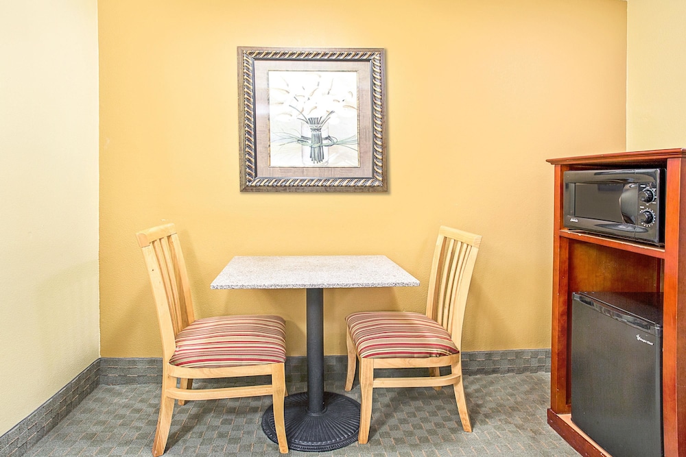 Days Inn By Wyndham Orange City/Deland 33/39