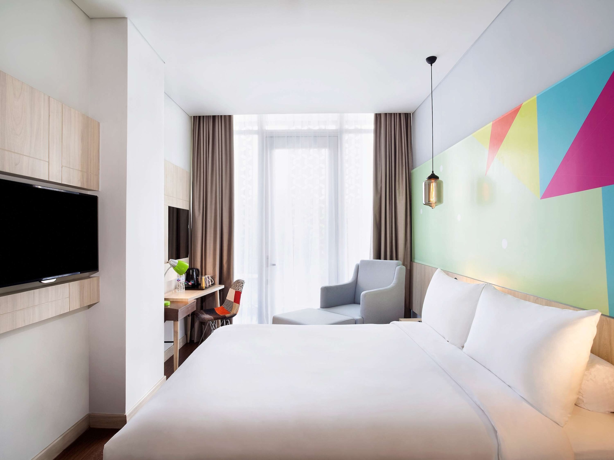 SUPERIOR, QUEEN BED