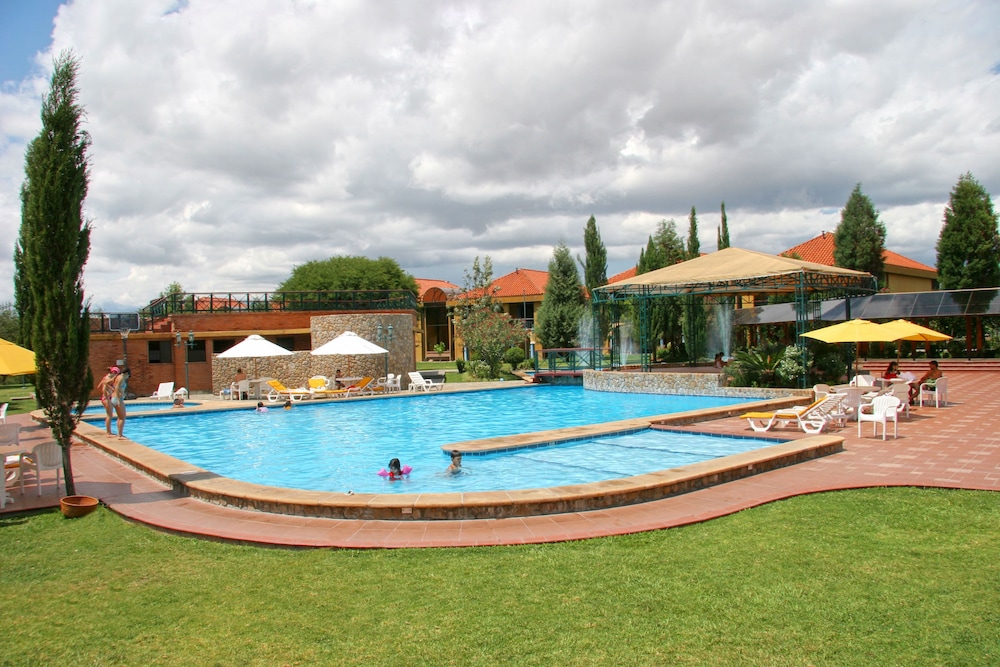 Los Parrales Hotel 30/33