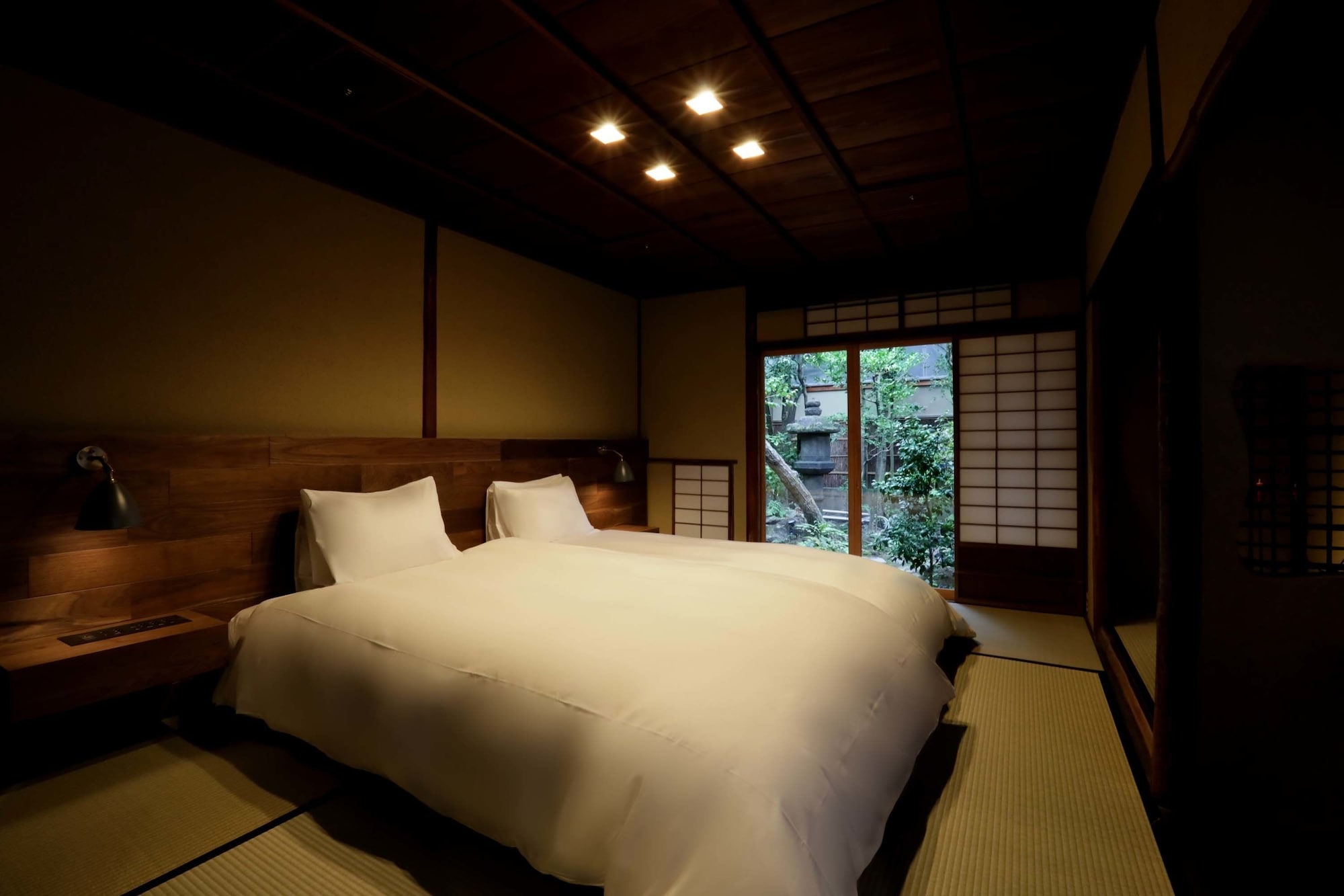Hollywood, Maisonette, Deluxe, Twin Beds, Main Building